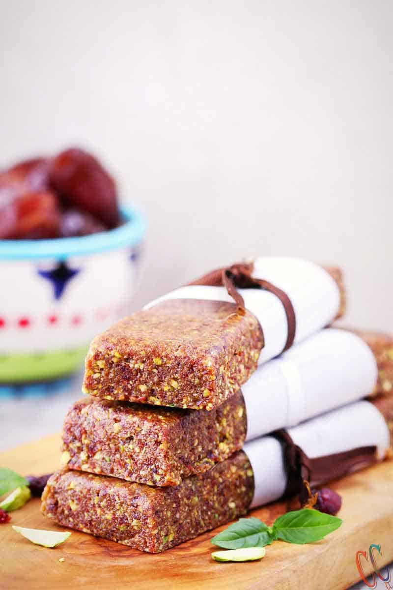 energy bar recipes / date energy bars / healthy energy bar recipe / how to make energy bars / raw energy bars / best energy bar / the energy bar / energy bars recipe / no bake homemade energy bar recipes