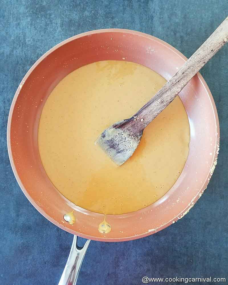 Roasted besan (Gram flour) in a pan