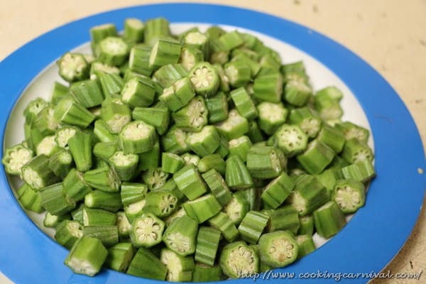 Okra cut in to ½ inch circles.