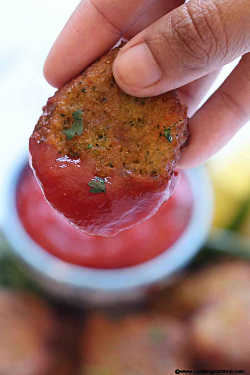 Vegetable nuggets with ketchup