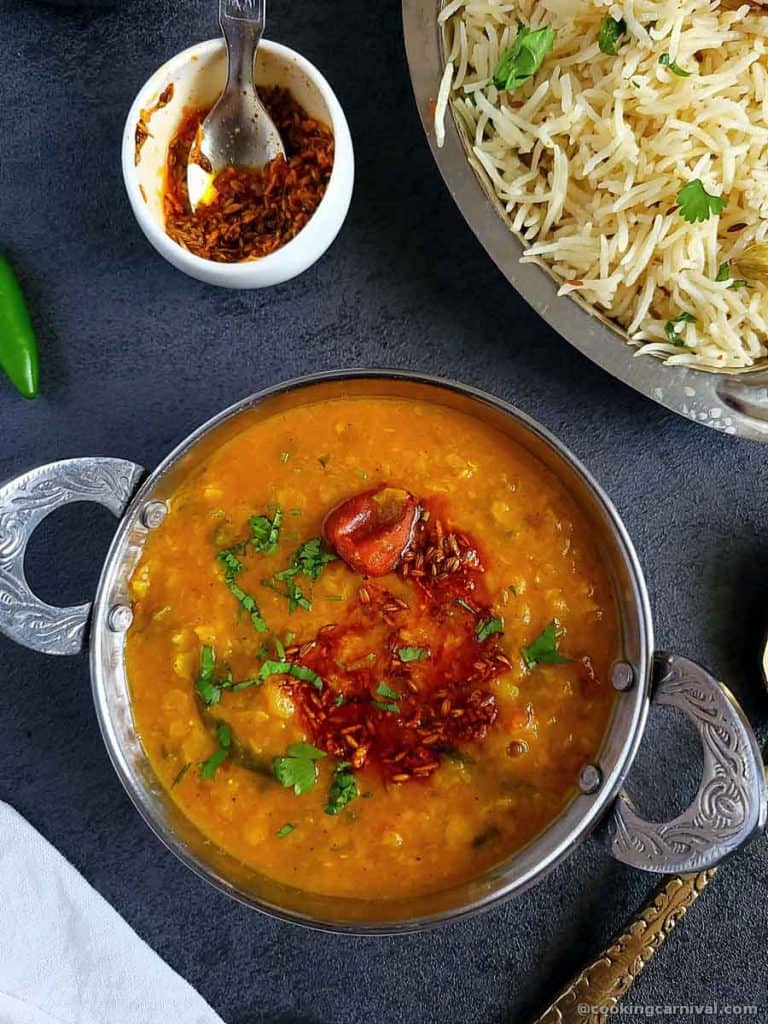 close image of tadka dal