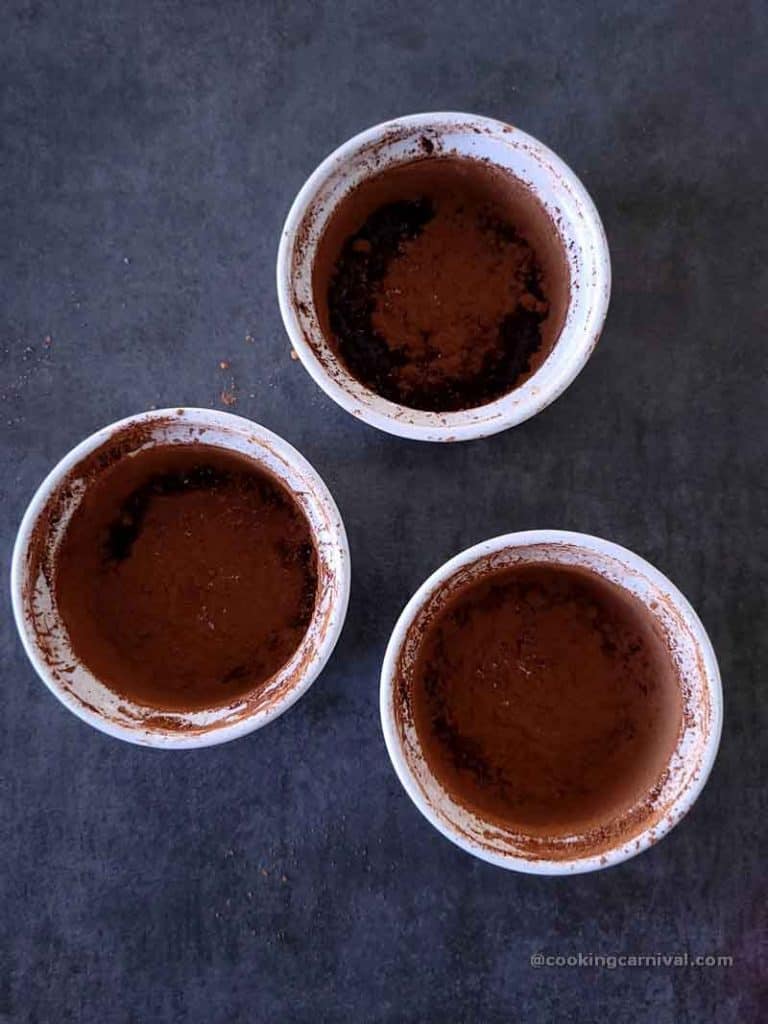 Cocoa powder dusted containers for lava cake