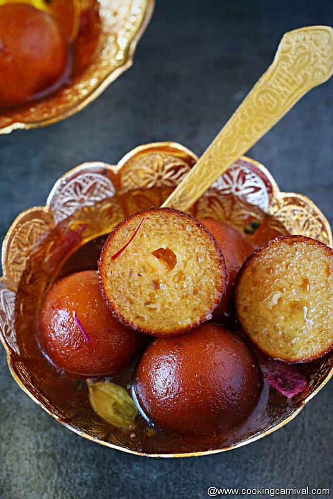 showing the inner texture of gulab jamuns