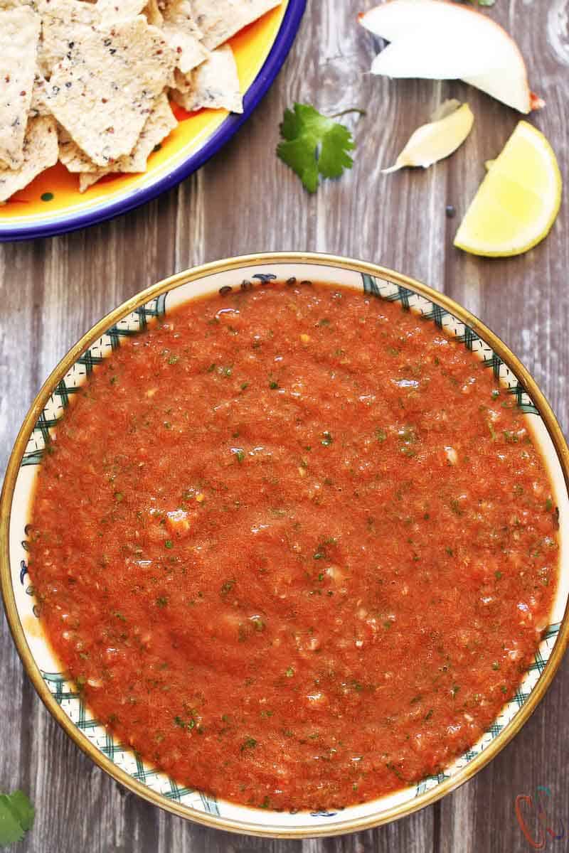 Homemade Salsa Restaurant Style - Comes together in 5 minutes and tastes just like it came from Mexican food restaurant! So much better than a store bought jar salsa.