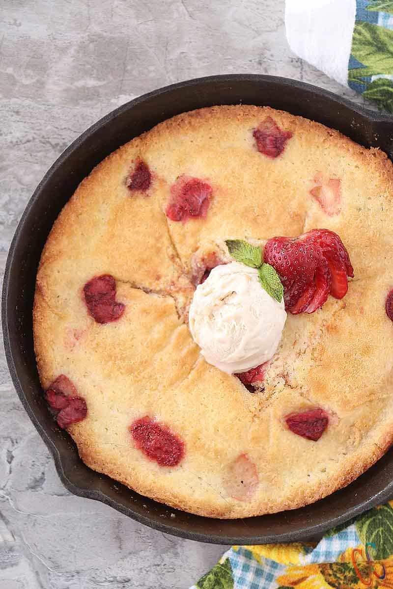 Easy Strawberry Cobbler recipe 