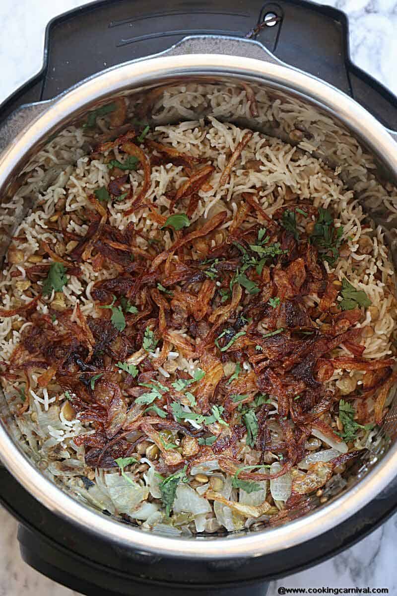 Instant Pot Mujadara (Mujaddara) - A signature Middle Eastern dish made with lentils and rice and garnished with crispy fried onions! It is gluten free, vegan and one of the most comforting one pot meal! It is one of the favorite Vegetarian side dishes and it is protein rich filling meal.