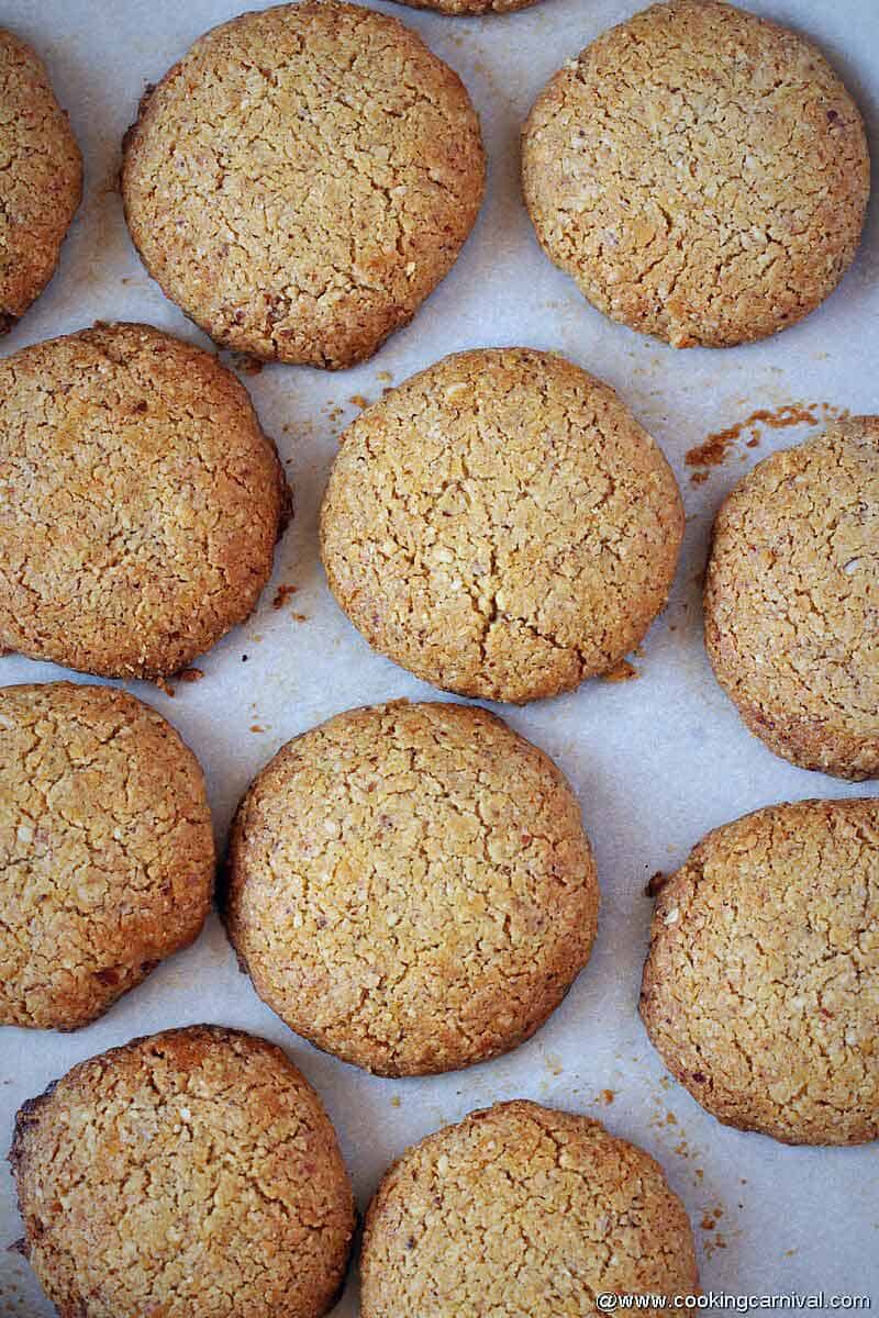 Oats aata cookies on cookie sheet