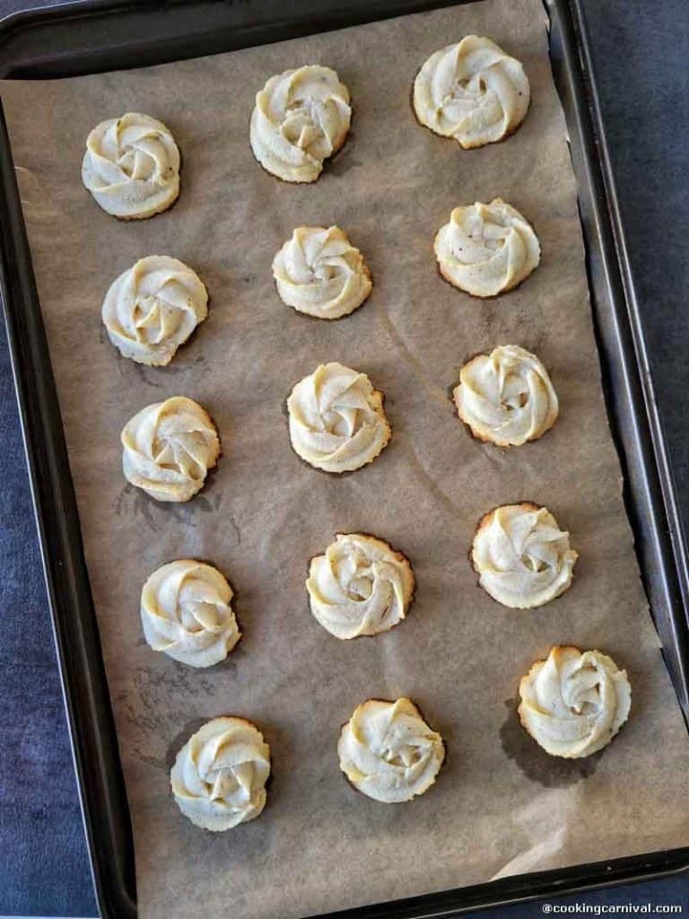 baked melting moment cookies in a baking tray