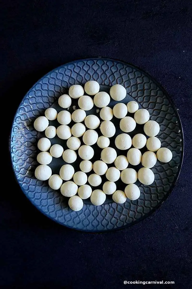 small rasgullas for rabdi in a plate