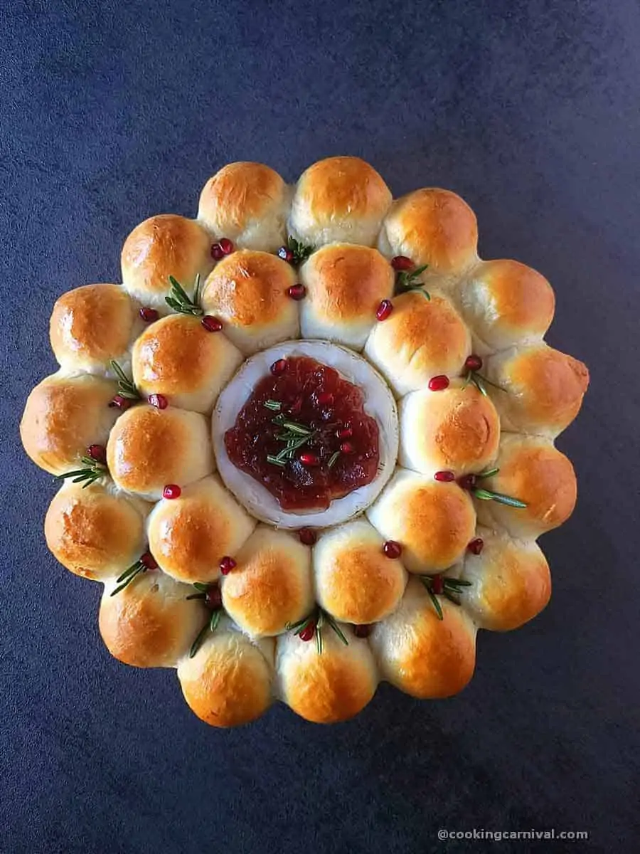 Bread Wreath with baked brie