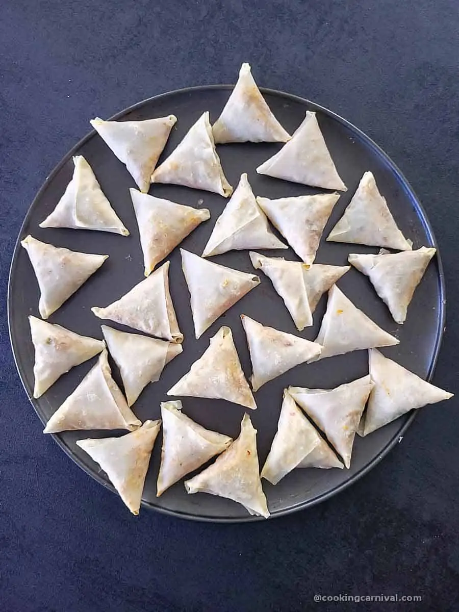 patti samosa on a tray