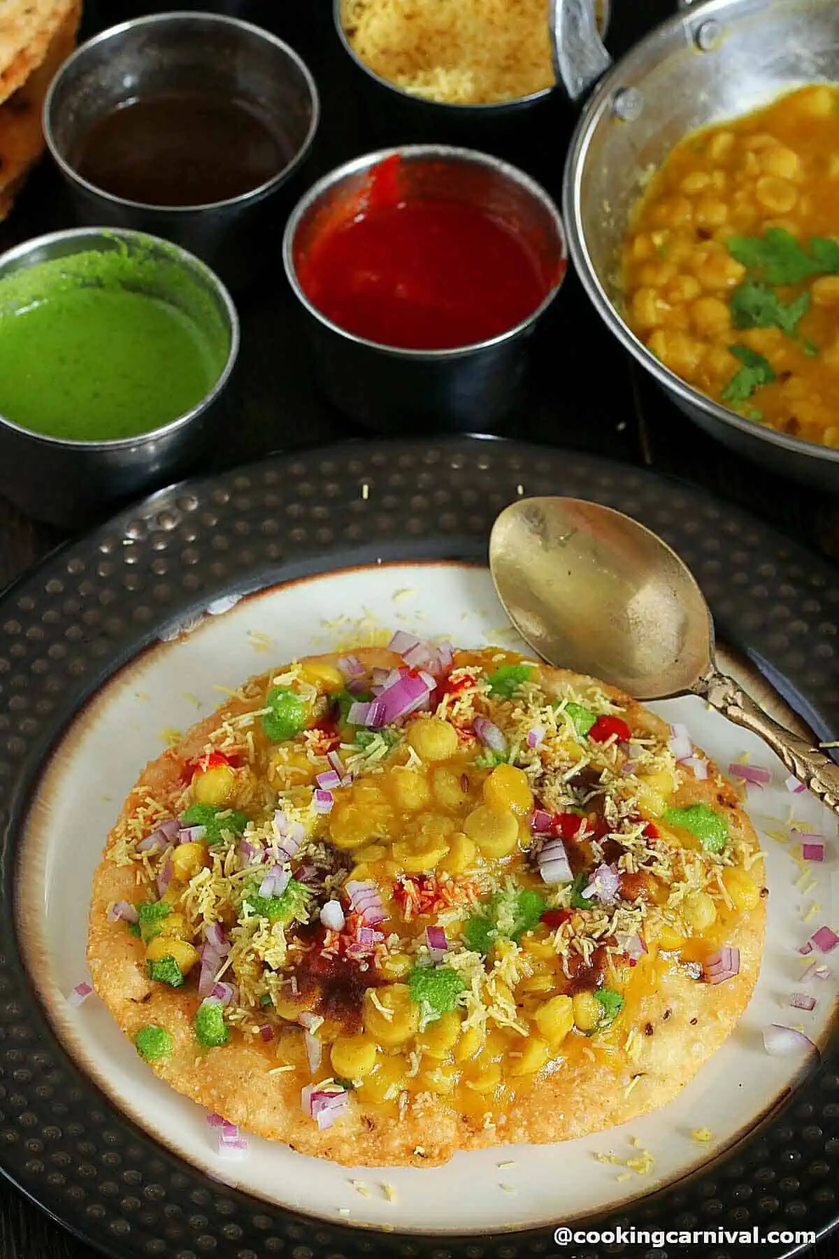 Indian sindhi breakfast recipe, Dal pakwan served in a plate.