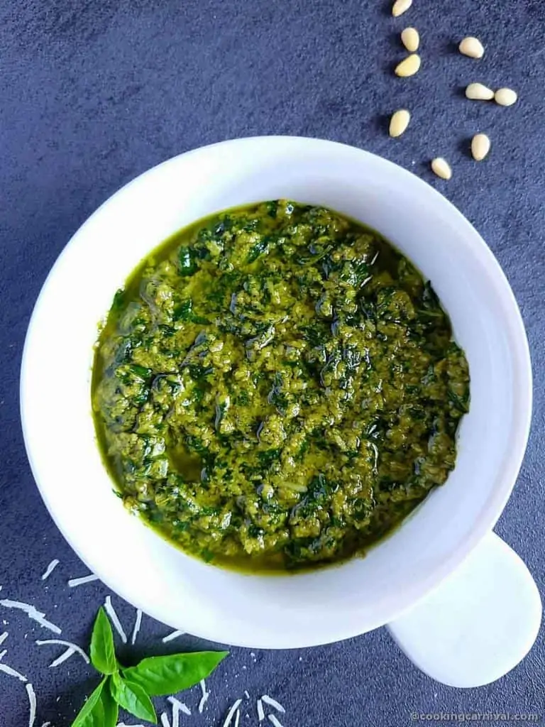 Basil Pesto sauce i white bowl