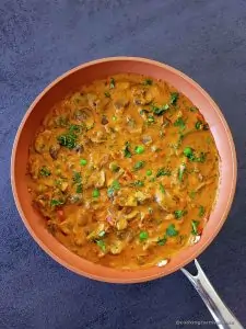 mushroom matar in pan