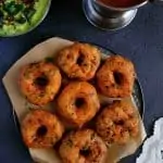 Medu vadas in a plate