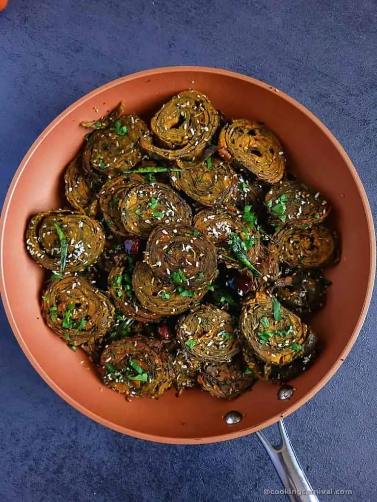 aloo wadi in a pan