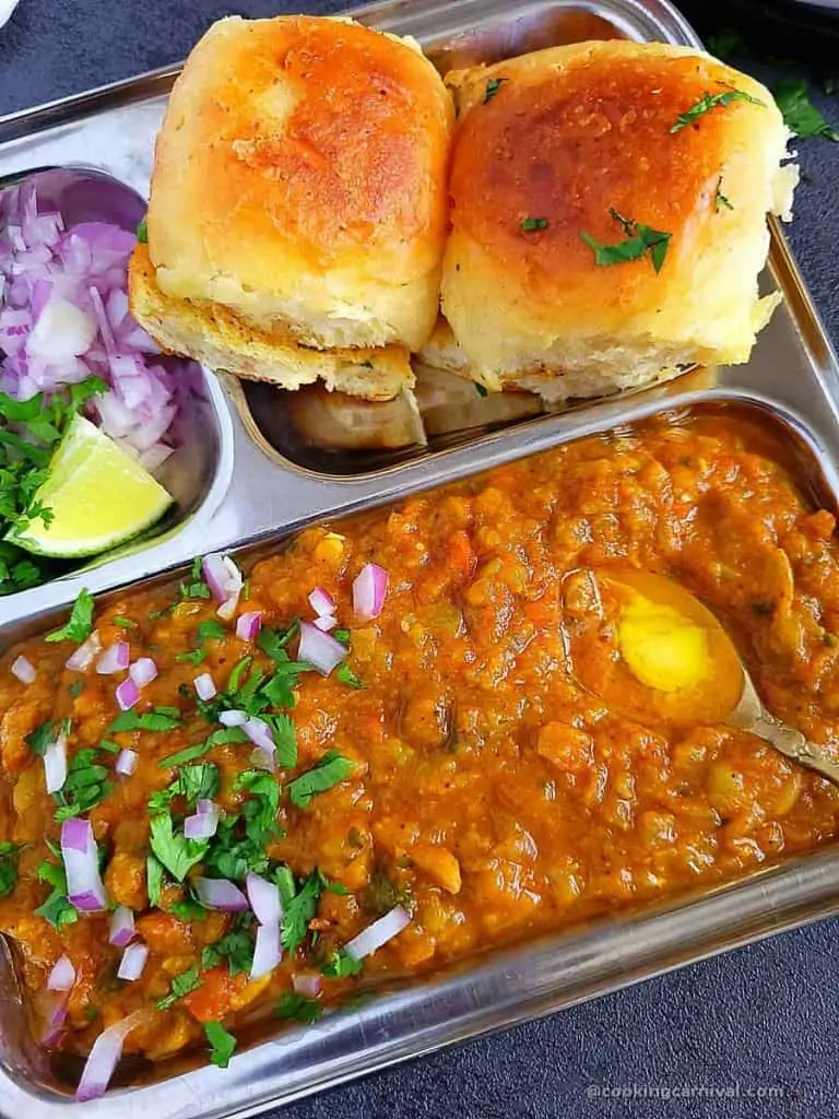 close up shot of pav bhaji