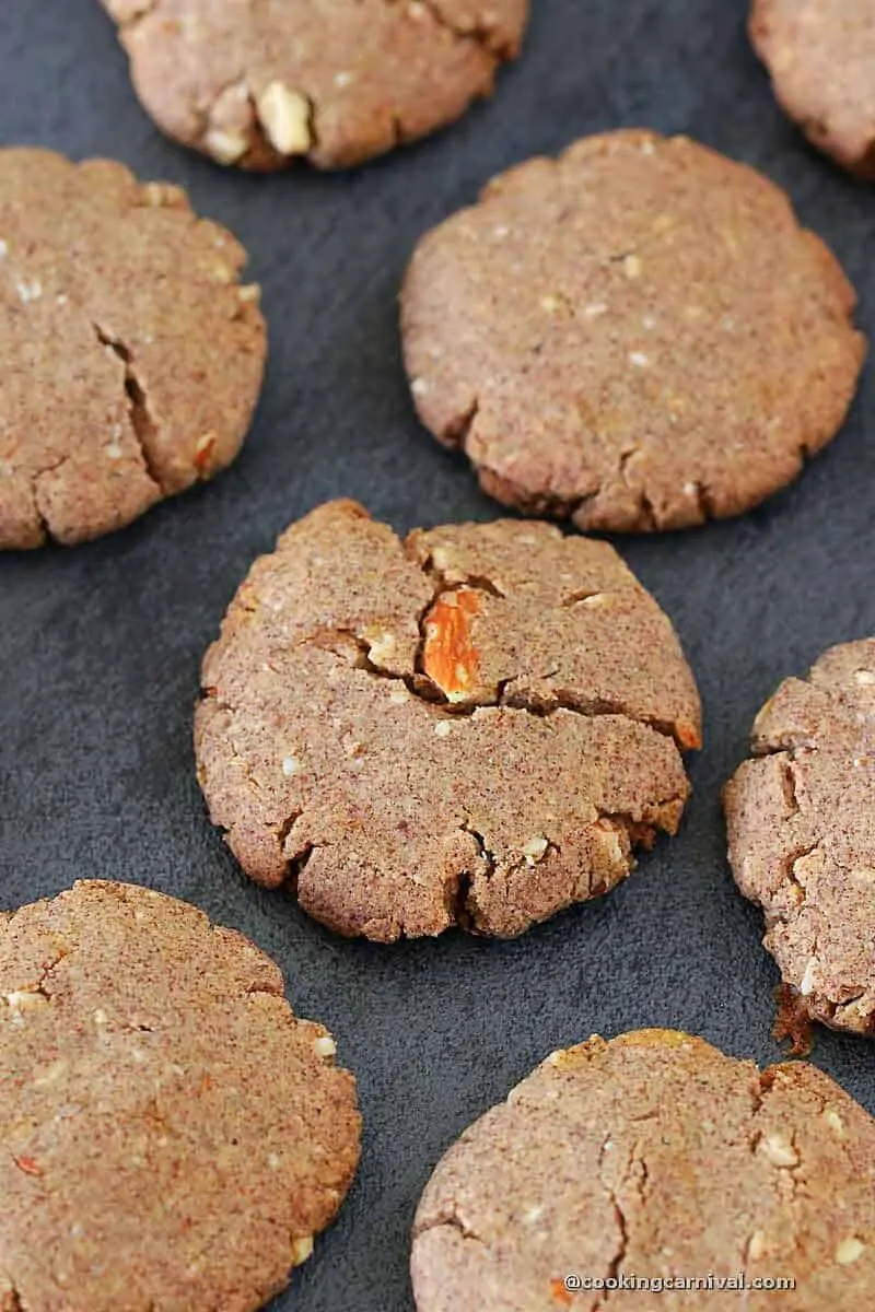 Ragi cookies on a gray table