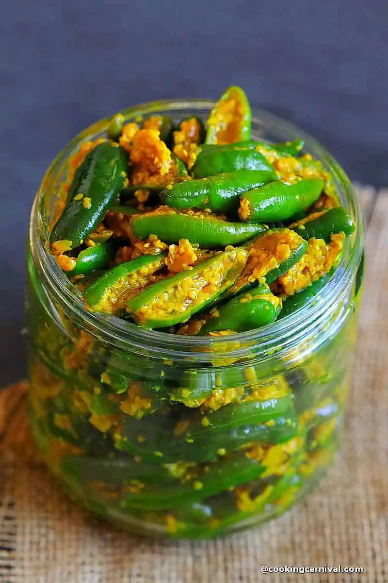 Athela marcha (chili pickle) in a jar