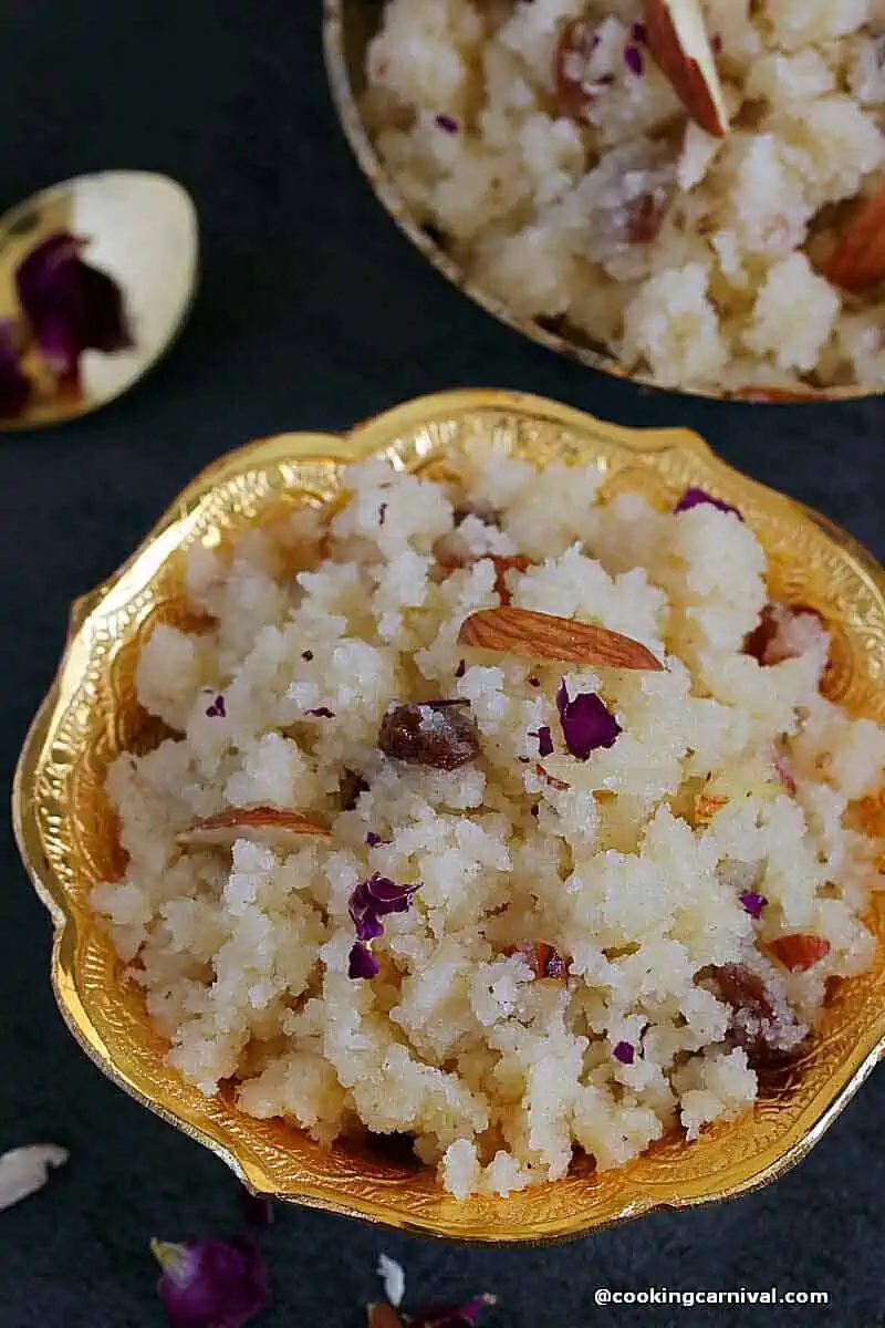 Sooji halwa in a bowl